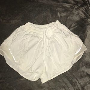 💕LULU LEMON HOTTY HOT SHORTS💕